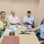 Jind News : स्वास्थ्यकर्मियों व अधिकारियों ने काले बिल्ले लगा किया काम