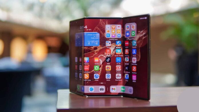 Huawei Mate XT 2 Foldable: डिजाइन और फीचर्स में दिखे बड़े बदलाव, लॉन्च से पहले मची हलचल