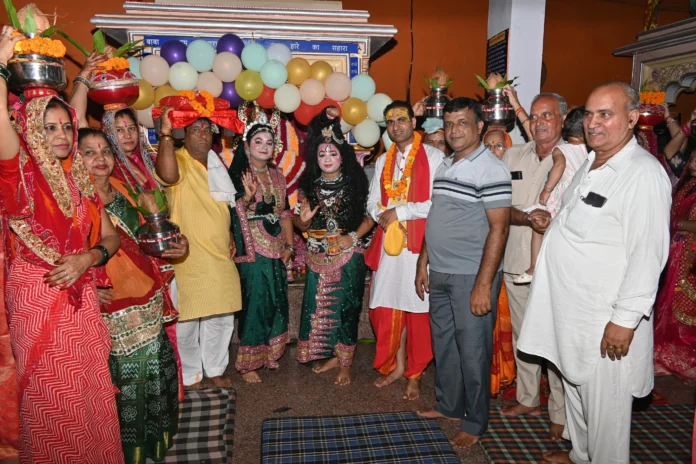 In the month of Shravan, Shri Shiv Mahapuran Katha started in Hari Om Ashram, a grand Kalash Yatra was taken out
