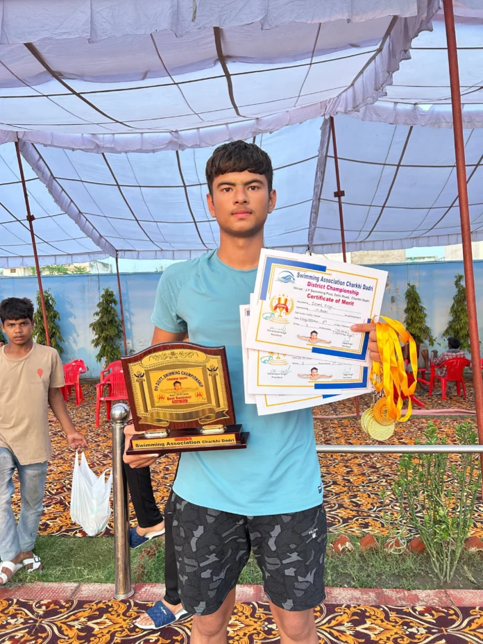 Ishant Singh got the title of best swimmer,