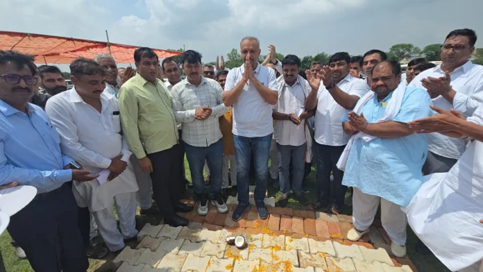 MLA Sunil Sangwan laid the foundation stone of the procurement center in Baund Kalan