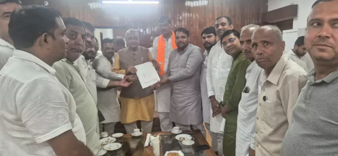 Bhiwani News : पीने के पानी व सीवर जाम की समस्या को लेकर मंत्री को सौंपा नप चेयरपर्सन व पार्षदों ने मांगपत्र