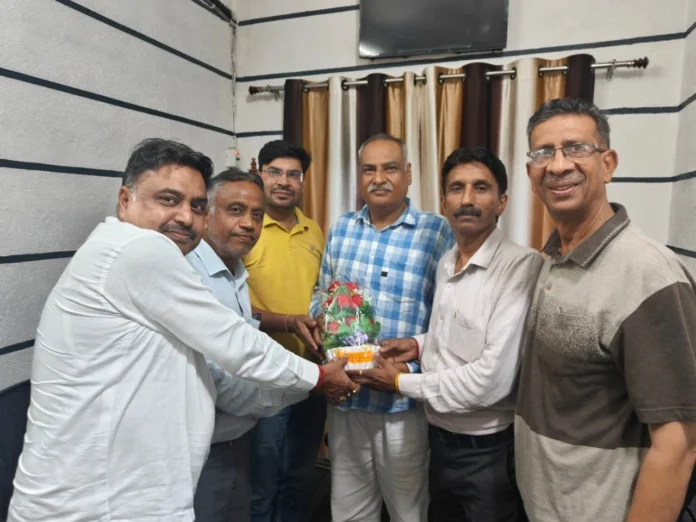 Nominated councilor Dr. Ashwani Bhardwaj was honored, his family's social service was described as an exemplary example