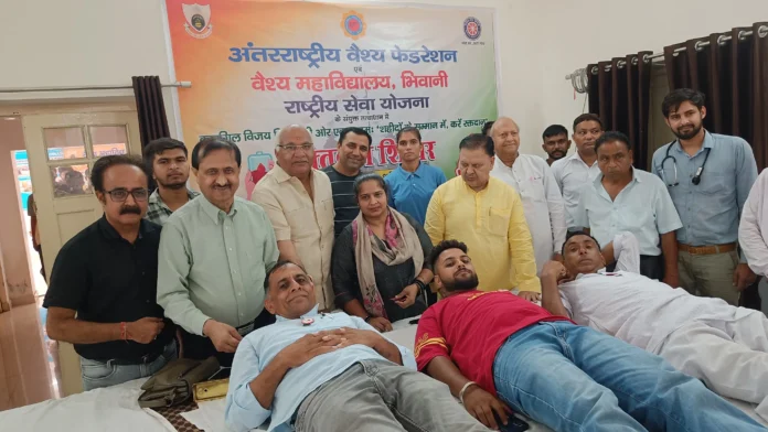 Bhiwani News : कारगिल विजय दिवस के उपलक्ष्य में भिवानी के वैश्य महाविद्यालय में रक्तदान शिविर आयोजित