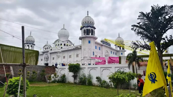 On the second day, a huge crowd of devotees gathered at Gurdwara Panjokhra Sahib, thousands of devotees bowed down