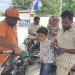 हरियाणा के करनाल में अब कैदी वाहनों में पेट्रोल-डीजल डालते नजर आएंगे। करनाल के कैथल रोड पर कैदियों के लिए इंडियन आॅयल कॉर्पोरेशन की मदद से पेट्रोल पंप शुरू किया गया। रविवार को हरियाणा जेल महानिदेशक मोहम्मद अकील ने पेट्रोल पंप का विधिवत उद्घाटन किया।