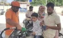 हरियाणा के करनाल में अब कैदी वाहनों में पेट्रोल-डीजल डालते नजर आएंगे। करनाल के कैथल रोड पर कैदियों के लिए इंडियन आॅयल कॉर्पोरेशन की मदद से पेट्रोल पंप शुरू किया गया। रविवार को हरियाणा जेल महानिदेशक मोहम्मद अकील ने पेट्रोल पंप का विधिवत उद्घाटन किया।