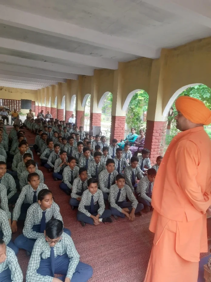 Prerna Sabha organised in Government Senior Secondary School, Badhra, Swami Sachchidananda gave the formula for life building