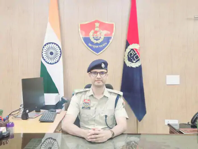 Rewari News: रेवाड़ी में कंट्रोल रूम से आई कॉल को रिसीव नहीं करने पर 2 पुलिसकर्मी सस्पेंड, 2 एसपीओ बर्खास्त