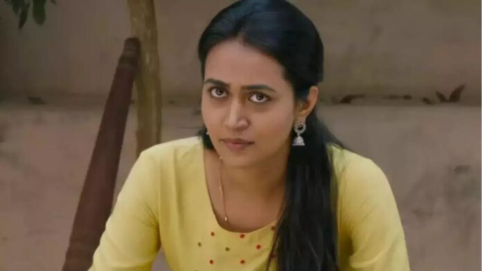 Rinki Latest Pics: रिंकी की नई कंपनी देख भड़के फैंस, बोले- प्रधान जी और सचिव जी के साथ ये किया?