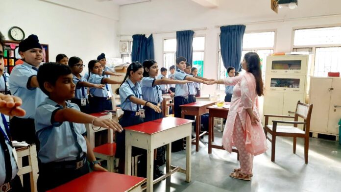 Ambala News : द एसडी विद्या स्कूल में सड़क सुरक्षा जागरूकता अभियान का किया आयोजन