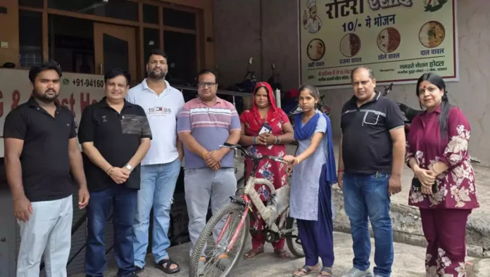 Rotary Club Palwal Sanskar presented a bicycle to a girl