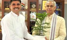 Haryana News: कैथल के पूंडरी से विधायक सतपाल जांबा ने कुरुक्षेत्र में गुजरात के राज्यपाल से की मुलाकात