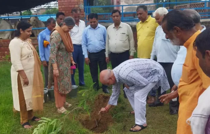 Bhiwani News : गौ माता को आर्थिक आधार बनाकर सेवा करें : कुलपति डॉ. दीप्ति धर्मानी