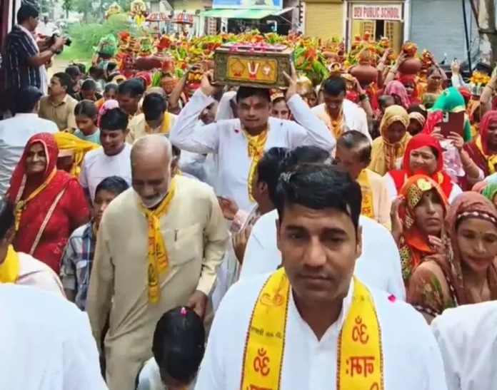 Shiv Mahapuran Katha has special importance in the month of Sawan, Kalash Yatra was taken out on the first day of Shiv Mahapuran, women participated enthusiastically