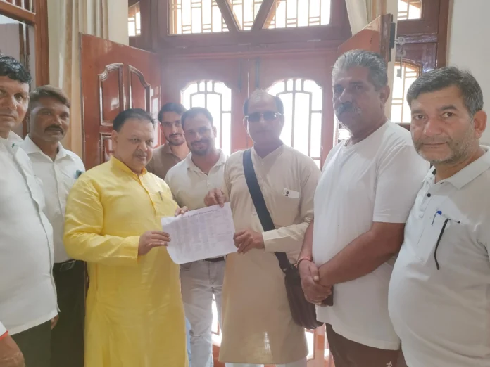 Shri Daksha Prajapati Mahasangh Haryana invited the MLA for Pratibha Samman ceremony Bhiwani News : श्री दक्ष प्रजापति महासंघ हरियाणा ने विधायक को प्रतिभा सम्मान समारोह का दिया निमंत्रण