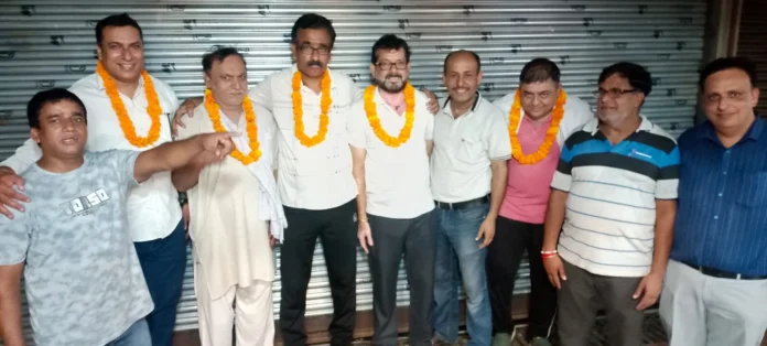 Surendra Vashisht unanimously became the head of Punjabi Market Welfare Association