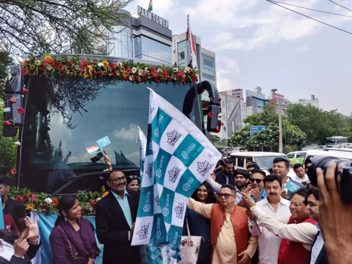 Gurugram News : गुरुग्राम से देश की पहली मोबाइल सर्जिकल रोबोट यूनिट यात्रा का हुआ शुभारंभ