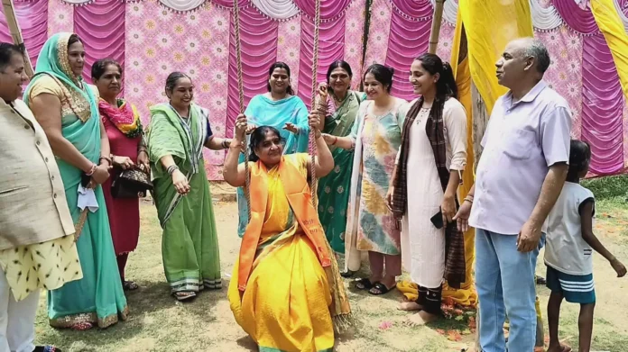 Bhiwani News : हनुमान जोहड़ी मंदिर में तीज महोत्सव का उल्लास, मातृशक्ति का सम्मान व सांस्कृतिक विरासत का प्रदर्शन