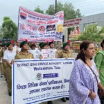 Road Safety Slogan : बच्चों के हांथों में सडक़ सुरक्षा के स्लोगन लिखी तख्तियां आकर्षण का केंद्र बनी