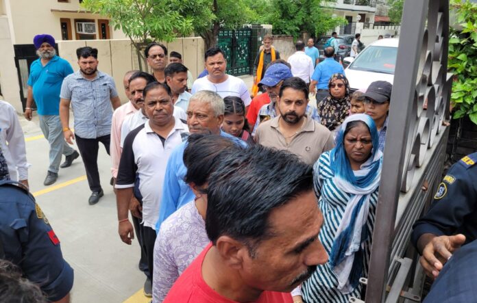 Ambala News : विज ने बर्फखाना जमीन से मीटर उतारने पर एसई को लगाई फटकार