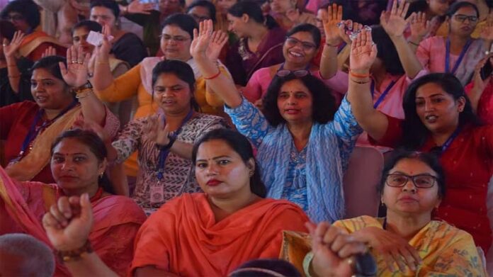 Haryana News: हरियाणा में विभिन्न विभागों में कॉन्ट्रैक्ट पर कार्यरत महिलाओं को मिलेंगी हर महीने 2 एक्स्ट्रा छुट्टी Haryana News: हरियाणा में विभिन्न विभागों में कॉन्ट्रैक्ट पर कार्यरत महिलाओं को मिलेंगी हर महीने 2 एक्स्ट्रा छुट्टी