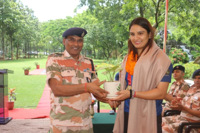 Women and men boxers hoisted the tricolor in America,