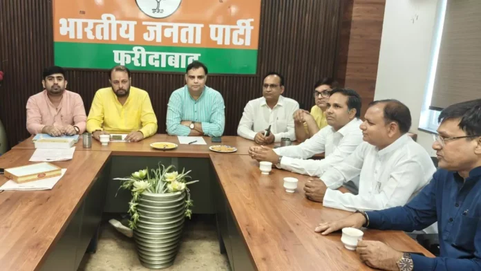 Faridabad News : लोक सम्पर्क, लोक संवाद और उत्कृष्ट कार्यशैली के साथ कार्य कर संगठन को मजबूत करें कार्यकर्ता : पंकज पूजन रामपाल