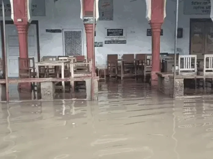 Rajasthan Monsoon: जून में सामान्य से 128% अधिक बारिश, भारी बारिश के कारण अलवर में बाढ़ जैसे हालात, दरिया बनी सड़कें Rajasthan Monsoon