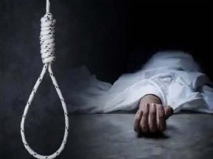 Hisar News: हिसार में मनरेगा मेट की ब्लैकमेलिंग से परेशान होकर महिला ने फंदा लगाकर की आत्महत्या