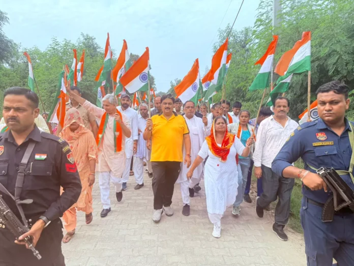 Tiranga Yatra : मनोहरपुर में डिप्टी स्पीकर की अगुवाई में निकली भव्य तिरंगा यात्रा