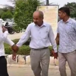 ACB caught a Patwari red handed while taking a bribe of 11 thousand upees (2)