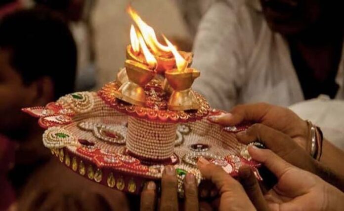 Aarti Rules: जानें आरती करने के नियम, मिलेगा पूजा का पूरा फल