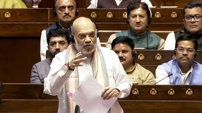 Amit Shah Introduced 3 Bills: संसद में हंगामा! शाह के बिल को विपक्ष ने बताया संविधान विरोधी, फाड़ी कॉपियां
