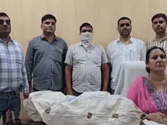 Sonipat News: सोनीपत में प्राइवेट स्कूल का क्लर्क 30 लाख रुपए की रिश्वत लेता गिरफ्तार