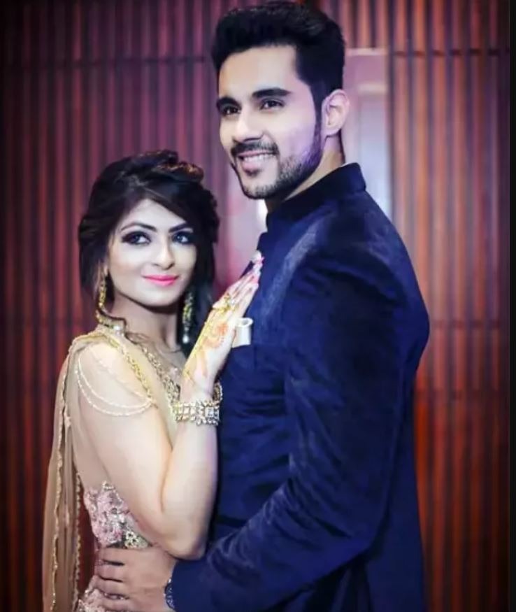 शादीशुदा निकले Bigg Boss 19 ये कंटेस्टेंट, पत्नी ने बोल्ड अदाओं से मचा रखा है तहलका