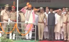 CM Naib Saini: रोहतक में सीएम नायब सैनी ने फहराया तिरंगा