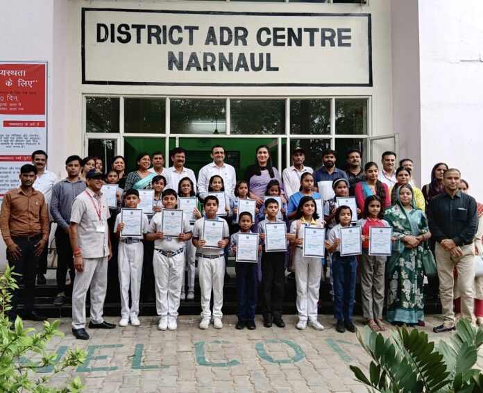 Mahendragarh News : जिला न्यायिक परिसर में सड़क सुरक्षा जीवन रक्षा का समापन कार्यक्रम आयोजित