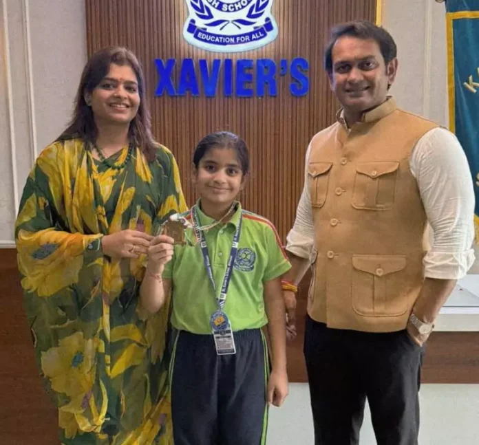 St. Xavier's student Kanika won gold in the state level karate competition State Level Competition : सेंट जेवियर्स की छात्रा कनिका ने राज्य स्तरीय कराटे प्रतियोगिता में जीता स्वर्ण