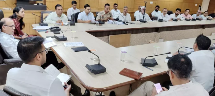 Mahendragarh News : "हर घर तिरंगा" अभियान को लेकर डीसी डॉ. विवेक भारती ने ली बैठक