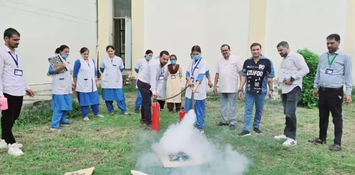 Fire Safety Demo : नागरिक अस्पताल में फायर सेफ्टी को लेकर हुआ डेमो