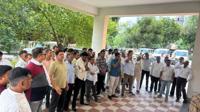 Jind News : बिजली कर्मियों ने एसई कार्यालय पर किया प्रदर्शन