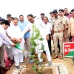 Bhiwani News : हर व्यक्ति एक पेड़ अपनी मां के नाम जरूर लगाएं : विधायक घनश्याम सर्राफ