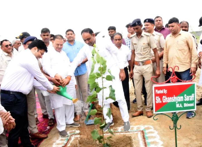 Bhiwani News : हर व्यक्ति एक पेड़ अपनी मां के नाम जरूर लगाएं : विधायक घनश्याम सर्राफ