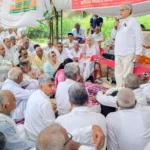 Bhiwani News : किसान नेता व पूर्व मंत्री स्व. हीरानंद आर्य को जन्मदिवस पर किसानों ने दी श्रद्धांजलि