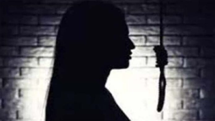 Jhajjar News: झज्जर में पोल्ट्री फार्म पर काम करने वाली महिला ने किया सुसाइड