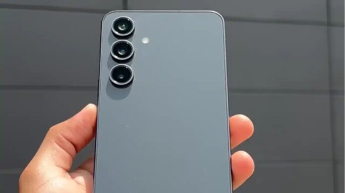 Galaxy S25 FE: कैमरा से बैटरी तक सब कुछ दमदार, लॉन्च डिटेल्स देख फैंस बोले – ‘Wow Samsung!’