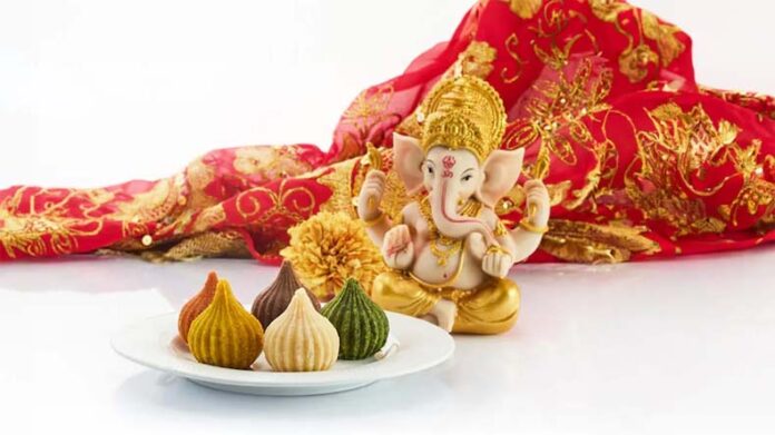 Ganesh Chaturthi: गणेश चतुर्थी पर 21 मोदक चढ़ाना माना जाता है शुभ, धन लाभ के लिए के लिए लगाए खीर का भोग Ganesh Chaturthi: गणेश चतुर्थी पर 21 मोदक चढ़ाना माना जाता है शुभ, धन लाभ के लिए के लिए लगाए खीर का भोग