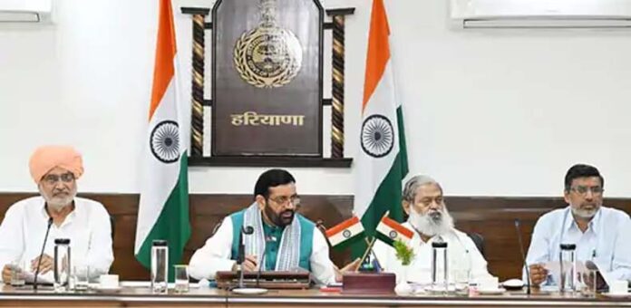 Haryana News: हरियाणा के सरकारी स्कूलों में छात्राओं को फ्री दिए जाएंगे सैनिटरी पैड