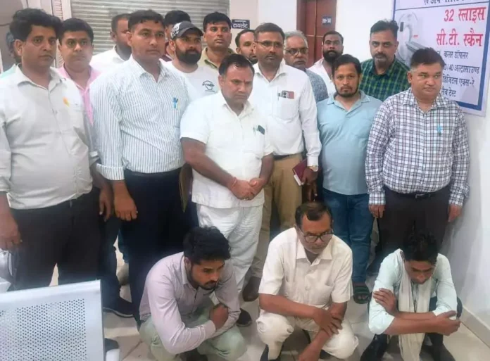 Health Department Palwal and Faridabad and Chief Minister's Flying Squad raided Sanjeevani Ultrasound Center Faridabad News : स्वास्थ्य विभाग पलवल व फरीदाबाद तथा मुख्यमंत्री उडऩदस्ता ने संजीवनी अल्ट्रासाउंड केंद पर की छापेमारी